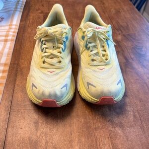 Hoka arahi 6 size 8